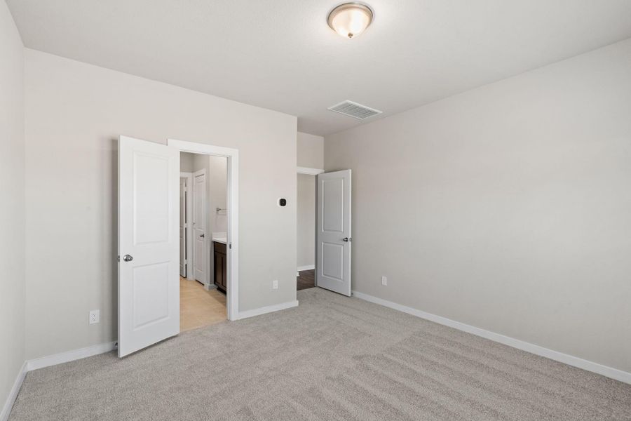 Spacious, unfurnished interior of a new home in Arabella on the Prairie 60', Richmond (Image 21).