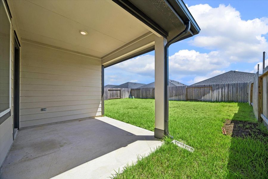 Exterior details and patio area of a home in Tamarron, Fulshear (Image 19).