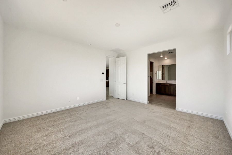 Spacious, unfurnished interior of a new home in Miravida, Surprise (Image 13).