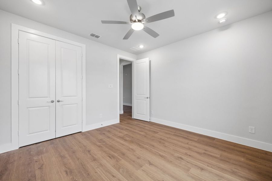 Spacious, unfurnished interior of a new home in Dove Hollow, Waxahachie (Image 28). Spacious, unfurnished interior of a new home in Dove Hollow, Waxahachie (Image 28).