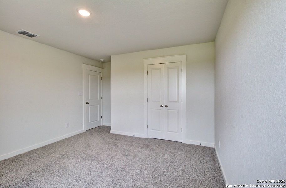 Spacious, unfurnished interior of a new home in Cloud Country, New Braunfels (Image 11).