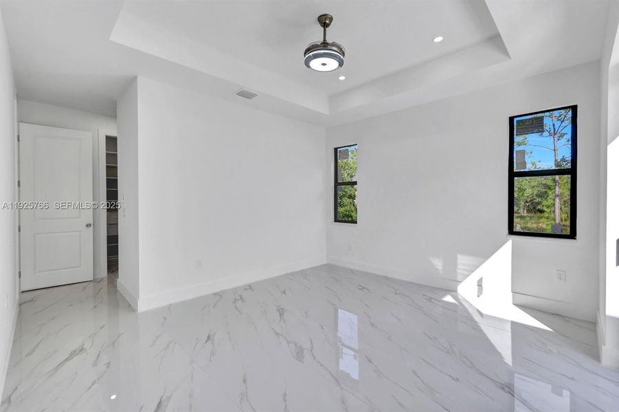 Spacious, unfurnished interior of a new home in , Lehigh Acres (Image 16).