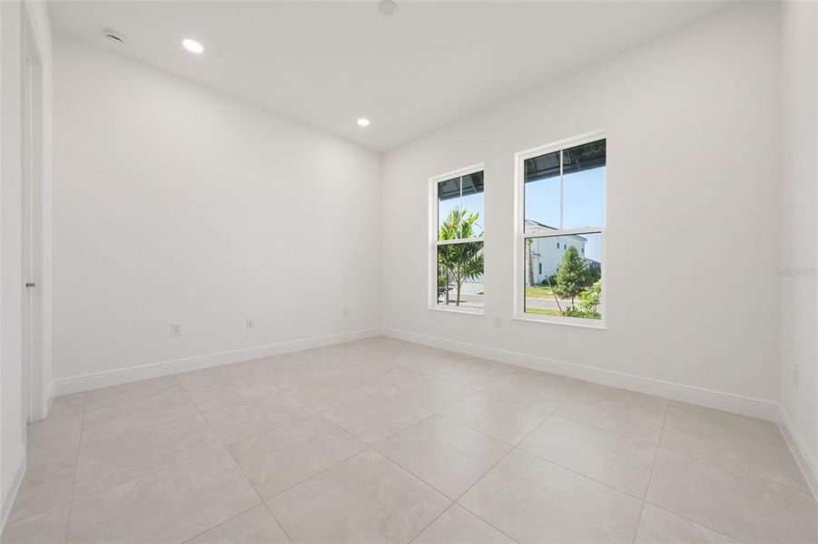Spacious, unfurnished interior of a new home in , Sarasota (Image 38).