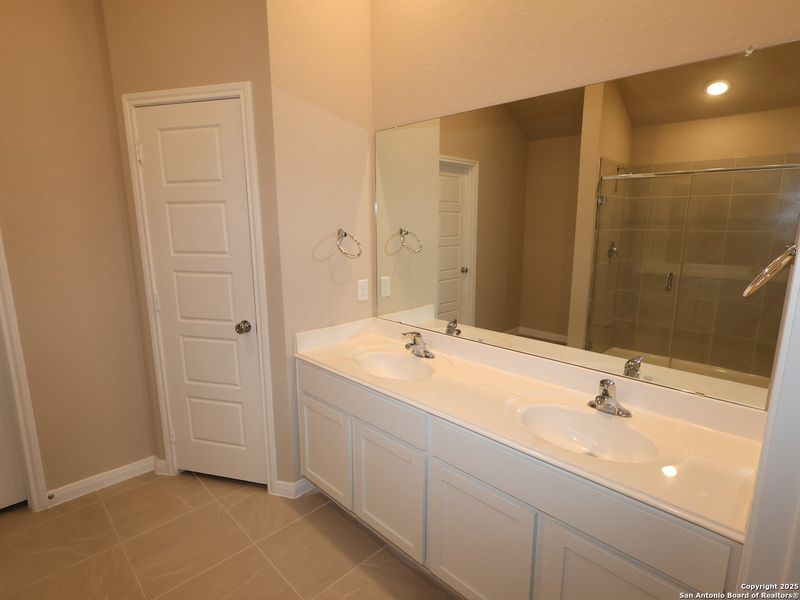 Furnished interior view inside a new home in Greenspoint Heights, Seguin (Image 7).
