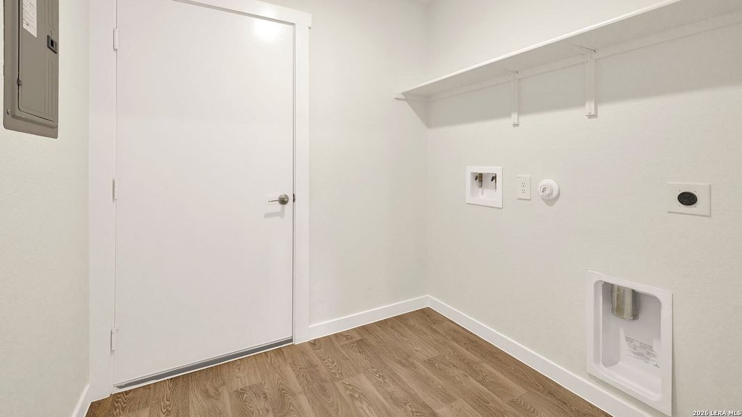 Spacious, unfurnished interior of a new home in Mayfair, New Braunfels (Image 13).