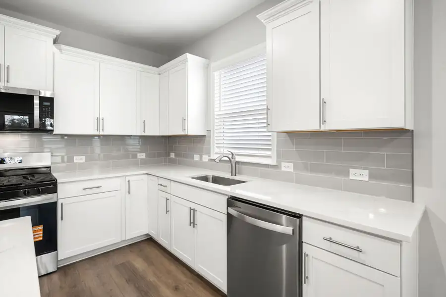 Furnished interior view inside a new home in Salem Bay, Beaufort (Image 11).