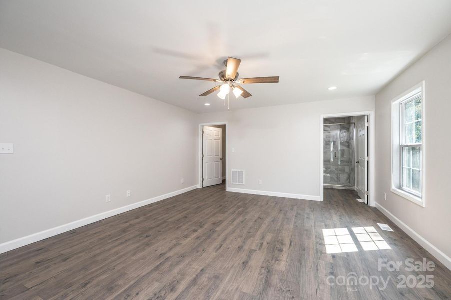 Spacious, unfurnished interior of a new home in , Newton (Image 11).