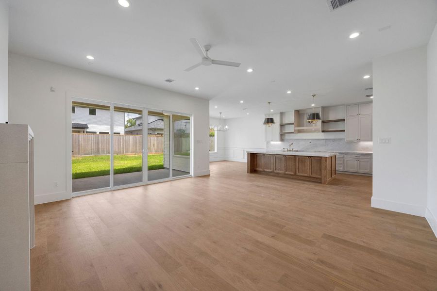 Sophisticated, inviting, and beautifully executed. Sophisticated, inviting, and beautifully executed.
