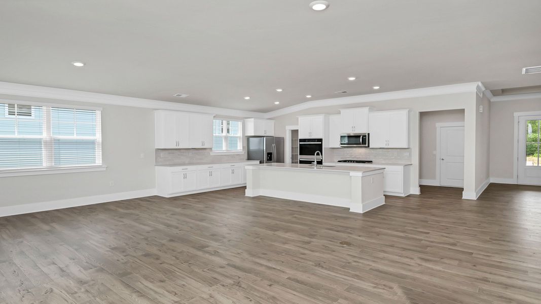 Spacious, unfurnished interior of a new home in Livingston Woods, Irmo (Image 10).