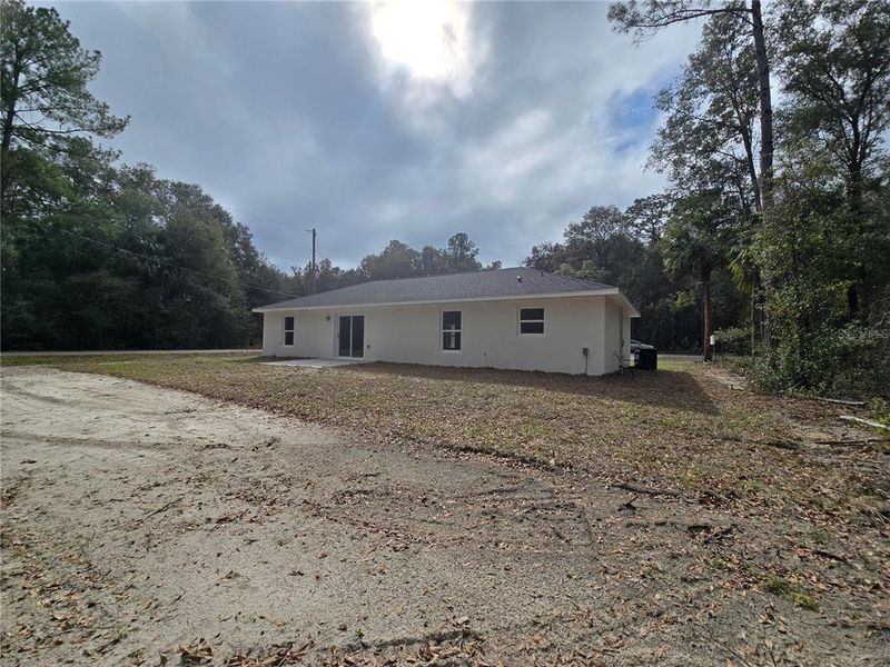 Exterior details and patio area of a home in , Ocklawaha (Image 22).
