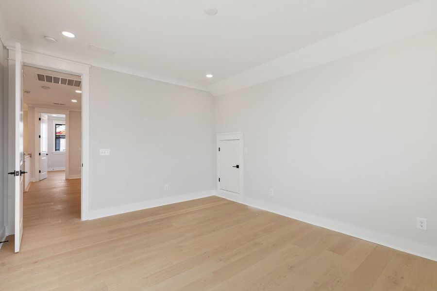 Spacious, unfurnished interior of a new home in Rivercroft, Awendaw (Image 23).