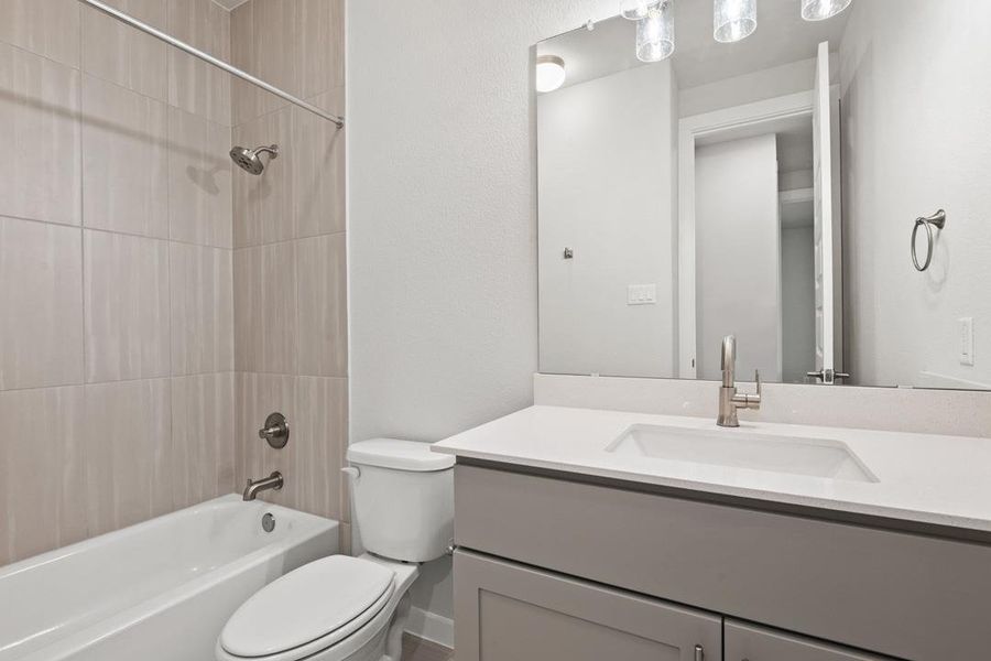 Image 33 of a home in Flora.