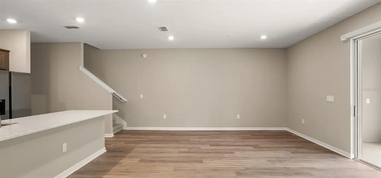 Spacious, unfurnished interior of a new home in , St. Cloud (Image 19).