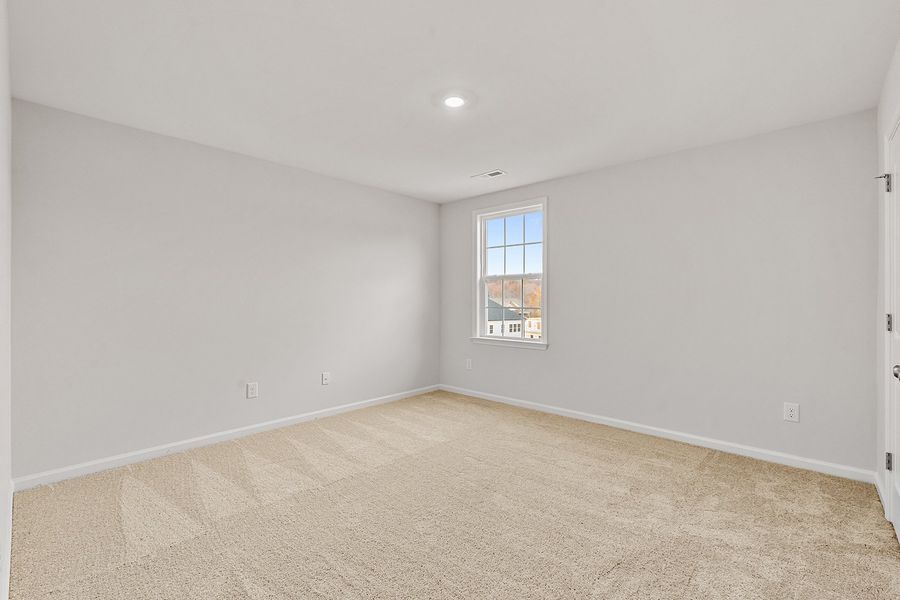 Spacious, unfurnished interior of a new home in Hanes Lake, Winston-Salem (Image 35).