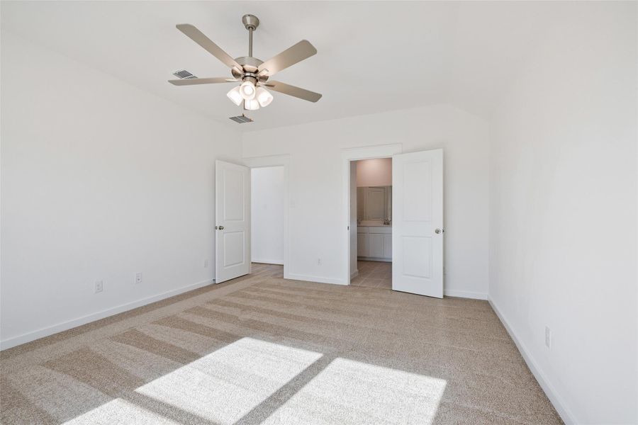 Spacious, unfurnished interior of a new home in Cielo, Conroe (Image 23).