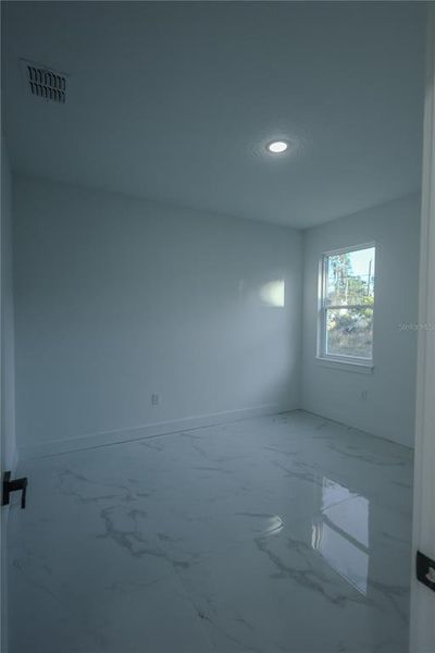 Spacious, unfurnished interior of a new home in , Deltona (Image 19).