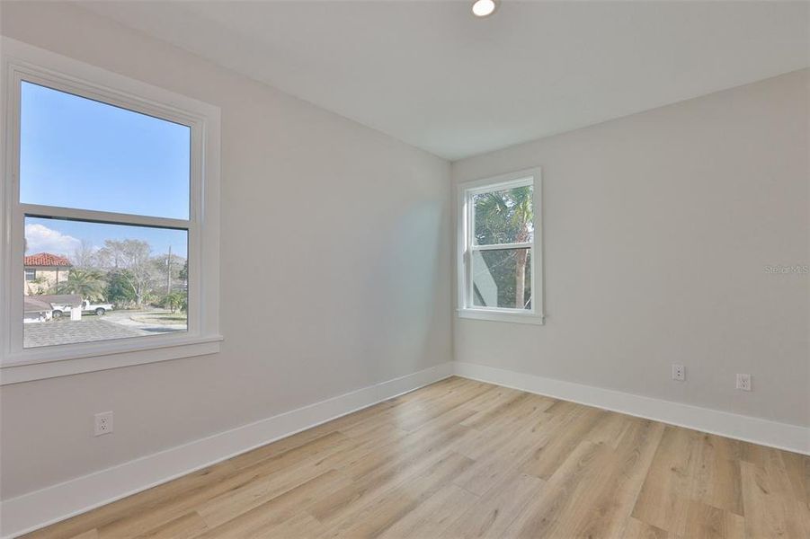 Spacious, unfurnished interior of a new home in , Tampa (Image 20).