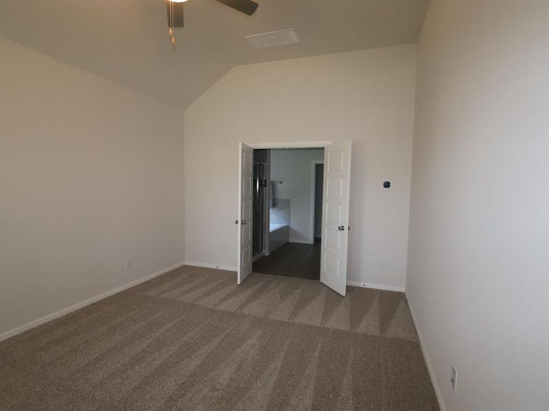 Spacious, unfurnished interior of a new home in The Preserve, Justin (Image 15).