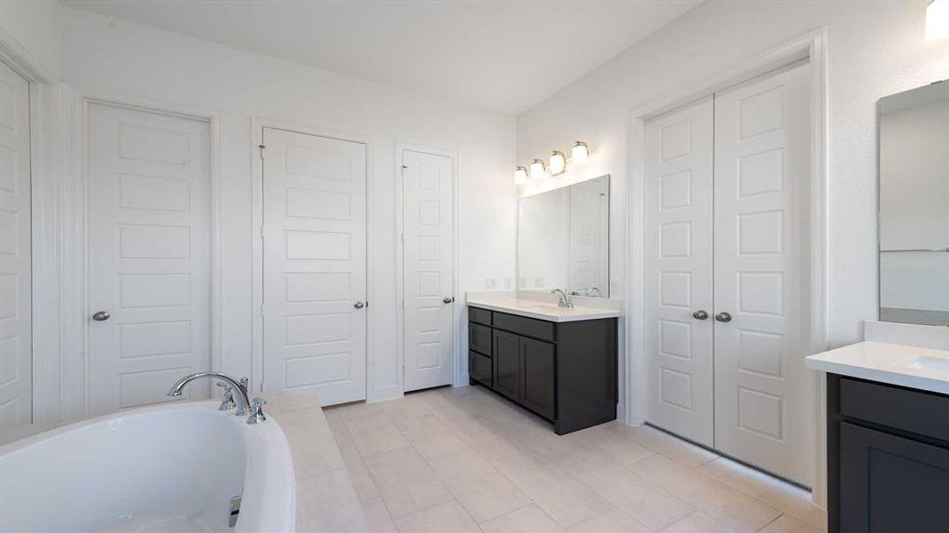 Furnished interior view inside a new home in Trinity Falls 50', McKinney (Image 10).