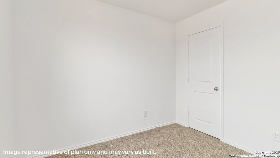 Spacious, unfurnished interior of a new home in Lucero, San Antonio (Image 18).