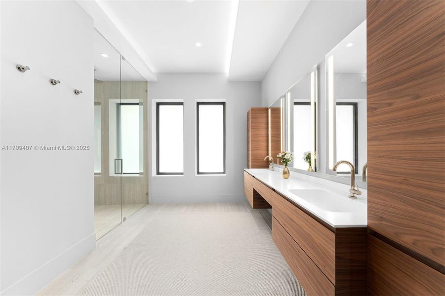 Spacious, unfurnished interior of a new home in , Miami (Image 18).