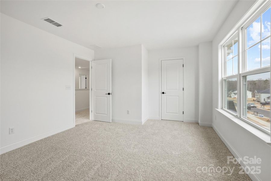 Spacious, unfurnished interior of a new home in Forest Creek, Waxhaw (Image 33).