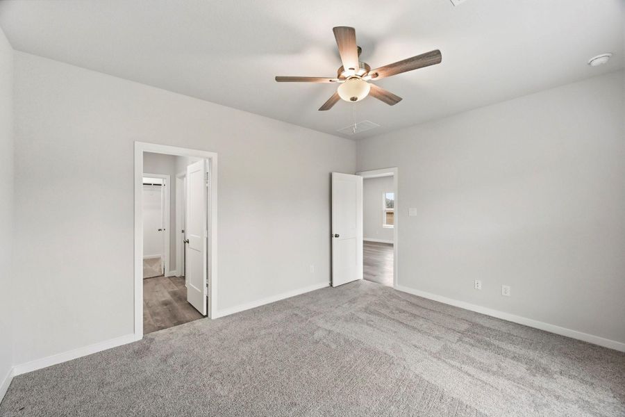 Spacious, unfurnished interior of a new home in Crockett Meadows, Conroe (Image 27).