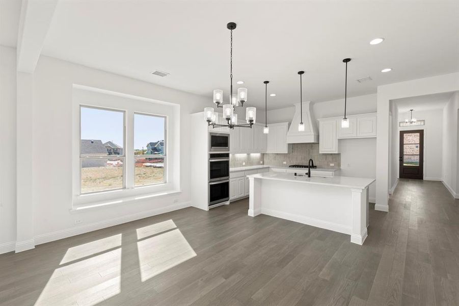 14. 3225 Agnew - Dining