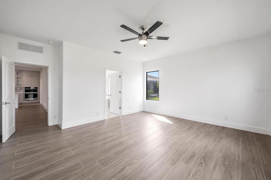 Spacious, unfurnished interior of a new home in , Punta Gorda (Image 37).