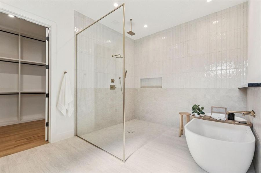 Furnished interior view inside a new home in , Dallas (Image 19).