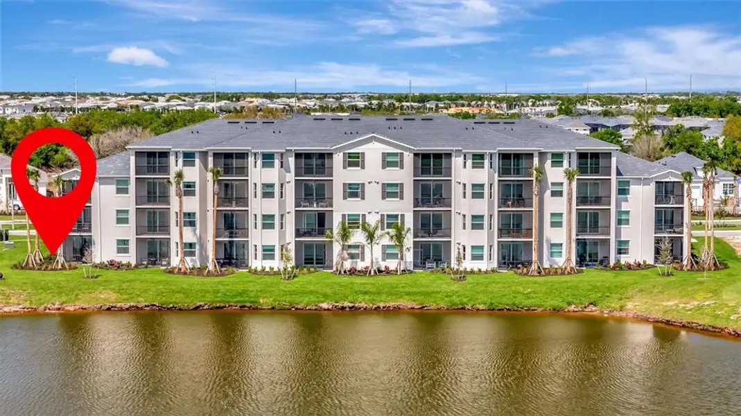 Condo located in Bradenton, FL showcasing its design and architecture (Image 5).