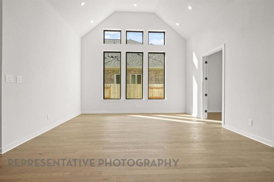 Spacious, unfurnished interior of a new home in Ridge Crossing, Waxahachie (Image 20).