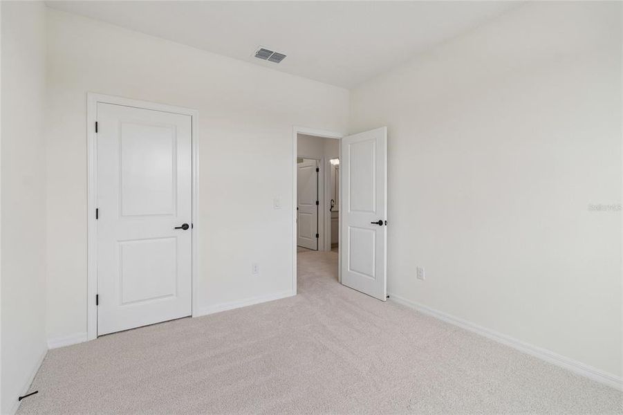 Spacious, unfurnished interior of a new home in Eastlyn, Bradenton (Image 18).