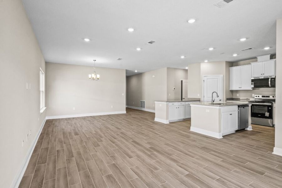 Spacious, unfurnished interior of a new home in Natureview, Freeport (Image 22).