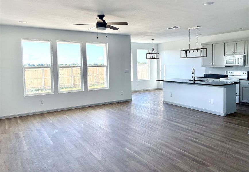 Spacious, unfurnished interior of a new home in The Seasons, Mabank (Image 4). Spacious, unfurnished interior of a new home in The Seasons, Mabank (Image 4).