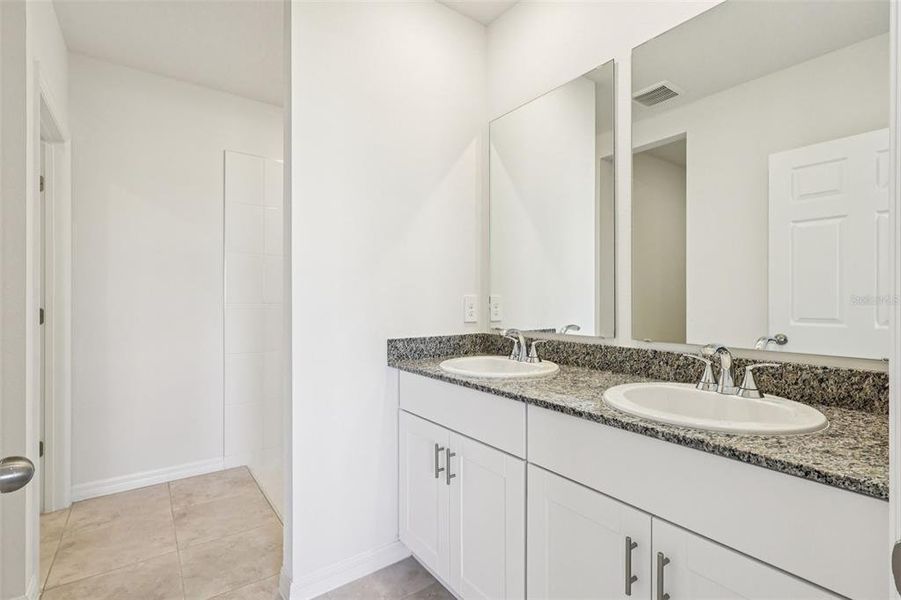 Furnished interior view inside a new home in , Lake Alfred (Image 7).