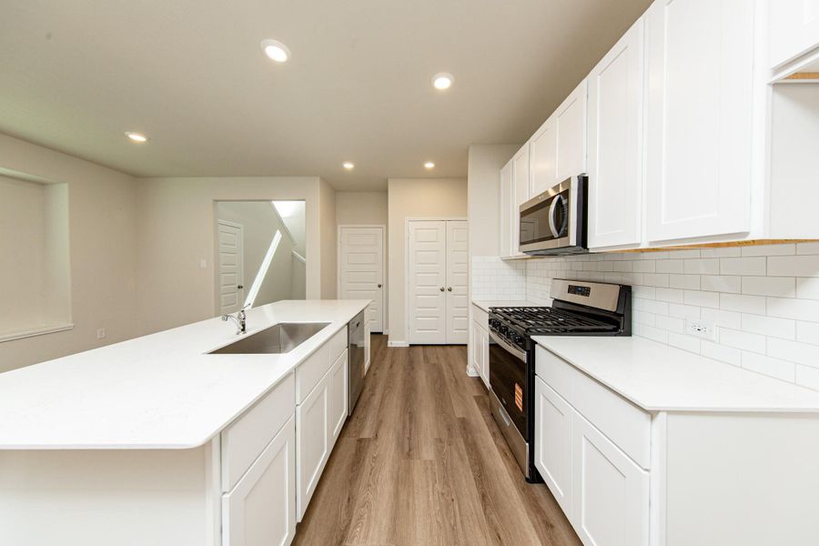 Furnished interior view inside a new home in River's Edge, Conroe (Image 8). Furnished interior view inside a new home in River's Edge, Conroe (Image 8).