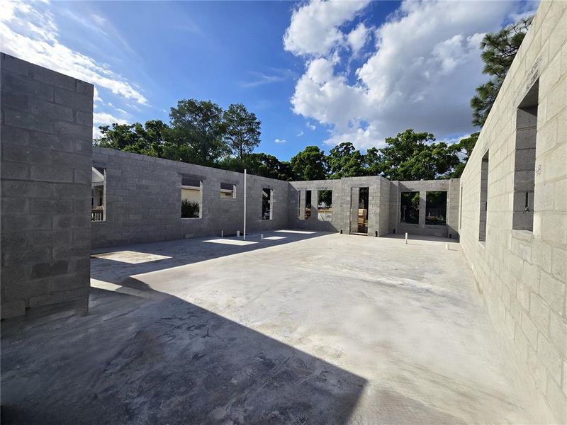 Exterior details and patio area of a home in , St. Petersburg (Image 22).
