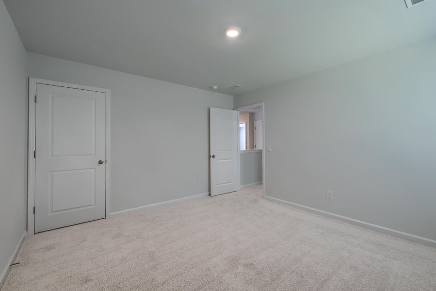 Spacious, unfurnished interior of a new home in Stone Ridge, Moncks Corner (Image 15).