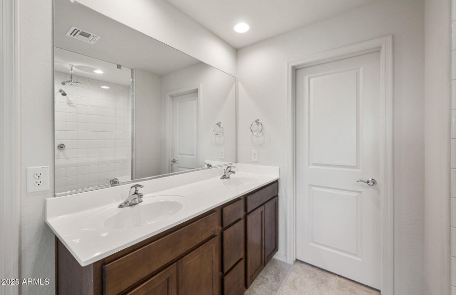 Owner's Bathroom Owner's Bathroom