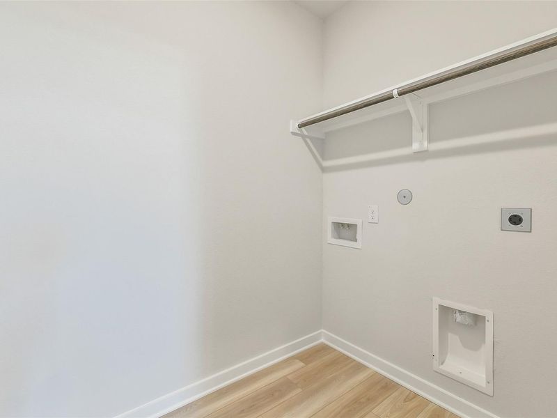 Spacious, unfurnished interior of a new home in Spring Branch Crossing, Conroe (Image 37).