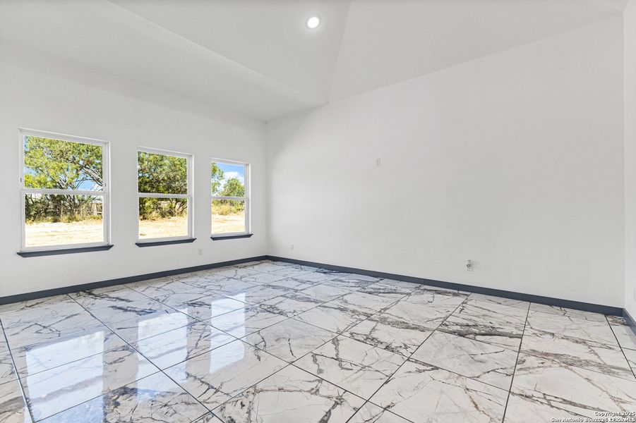 Spacious, unfurnished interior of a new home in , San Antonio (Image 13).