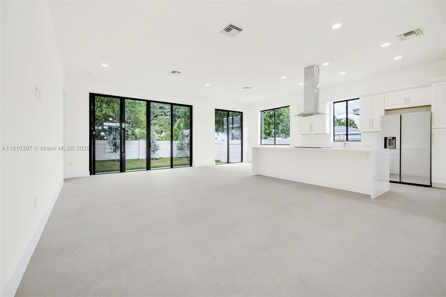 Spacious, unfurnished interior of a new home in , Fort Lauderdale (Image 20). Spacious, unfurnished interior of a new home in , Fort Lauderdale (Image 20).