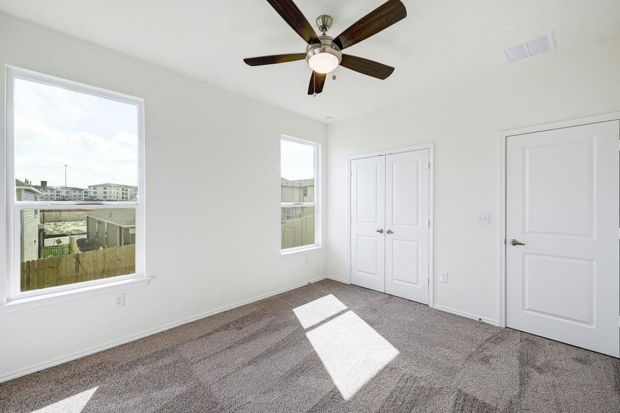 Spacious, unfurnished interior of a new home in Creekside at Estancia, Austin (Image 17).