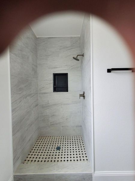 shower in the 2nd bathroom