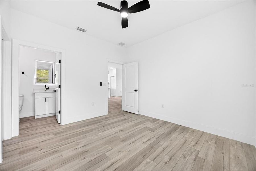 Spacious, unfurnished interior of a new home in , Port Charlotte (Image 18).