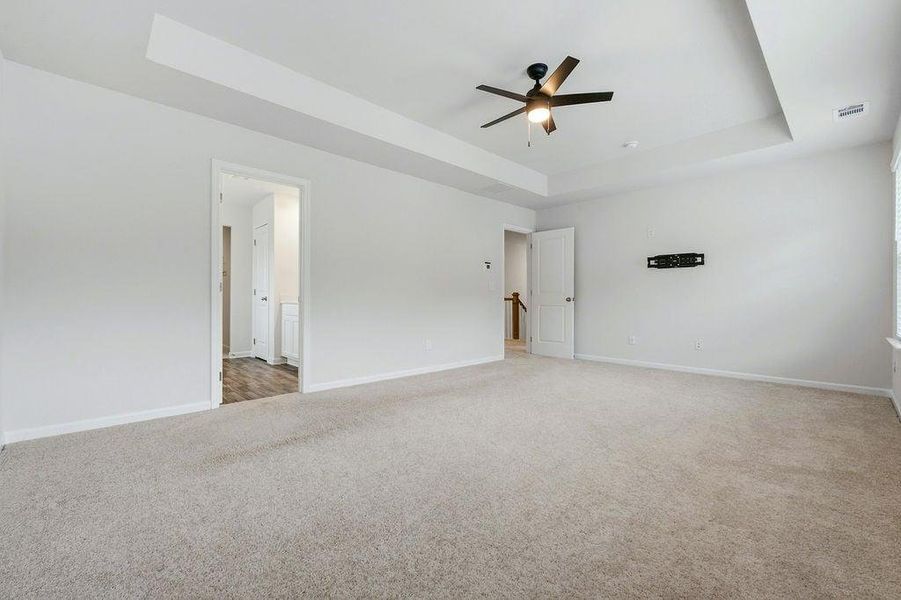 Spacious, unfurnished interior of a new home in Creekside Landing, Dallas (Image 20).