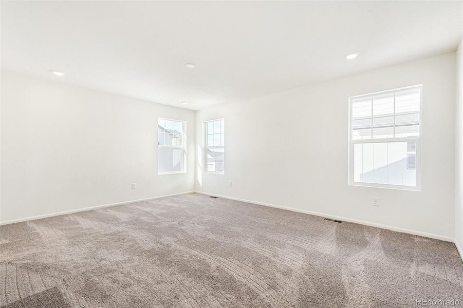Spacious, unfurnished interior of a new home in Farmlore, Brighton (Image 26).