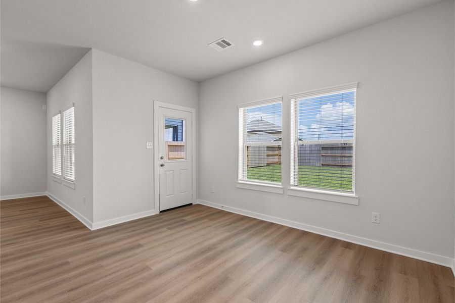 Spacious, unfurnished interior of a new home in Glendale Lakes, Rosharon (Image 17). Spacious, unfurnished interior of a new home in Glendale Lakes, Rosharon (Image 17).