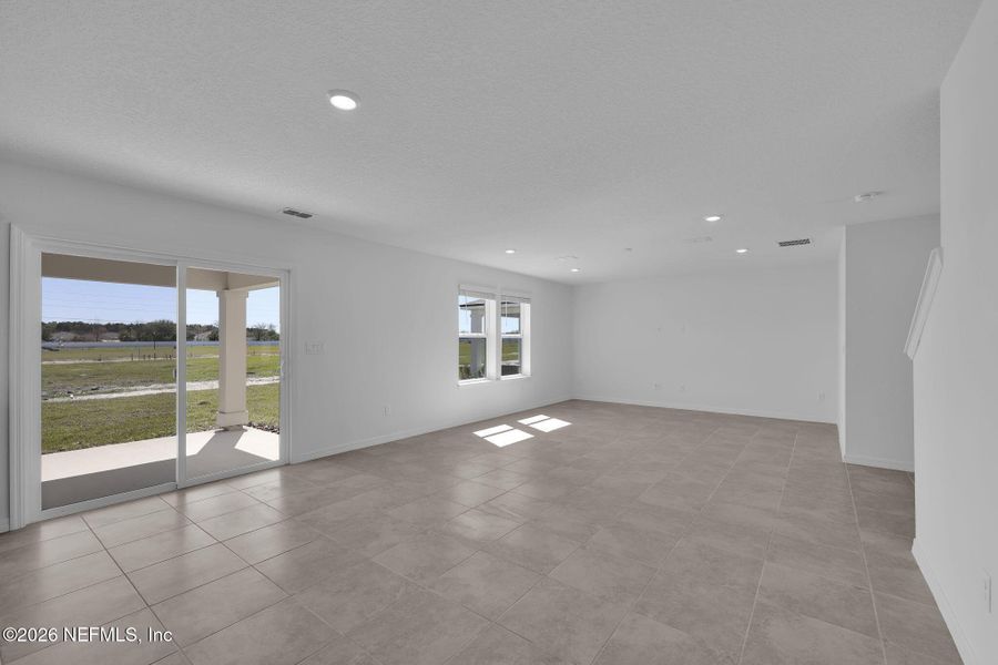 Spacious, unfurnished interior of a new home in Wells Landing, Jacksonville (Image 22).